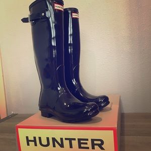 Hunter Women’s Size 7 Gloss Black Boot